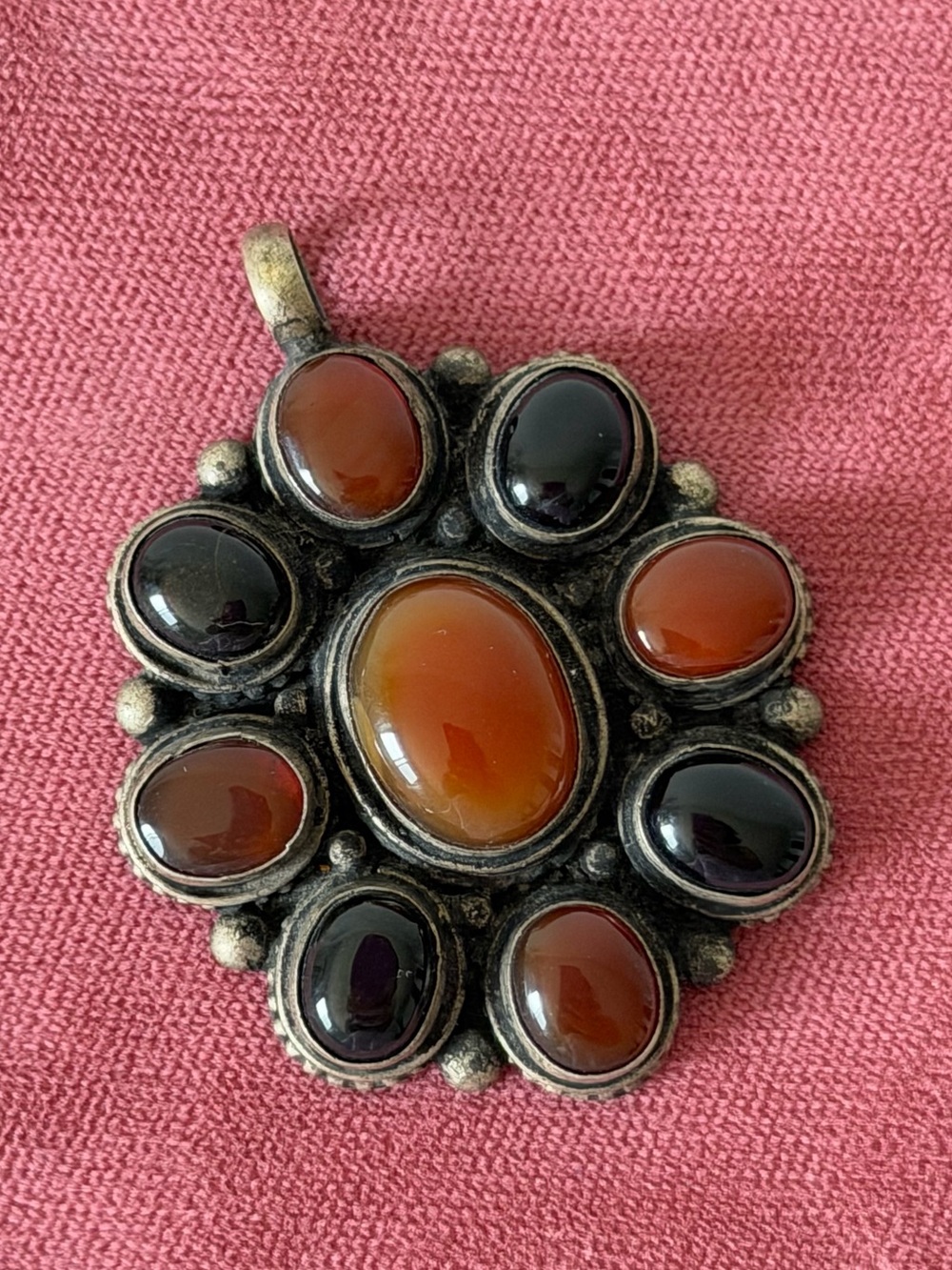 Vintage Style Onyx and Red Agate Cabochon Pendant Necklace